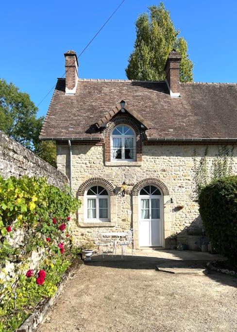 Charmante Maisonette A Arconnay Buitenkant foto