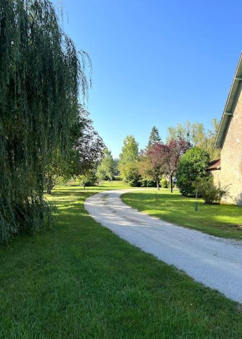 Charmante Maisonette A Arconnay Buitenkant foto